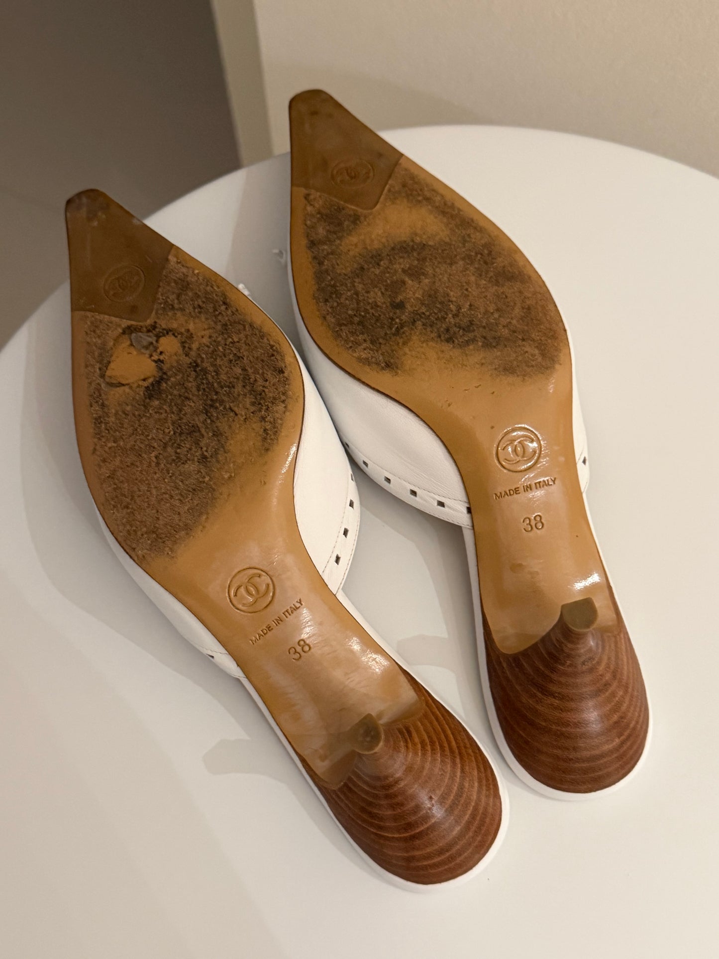 chanel 2000s White Leather Kitten Heel Mules with CC Logo