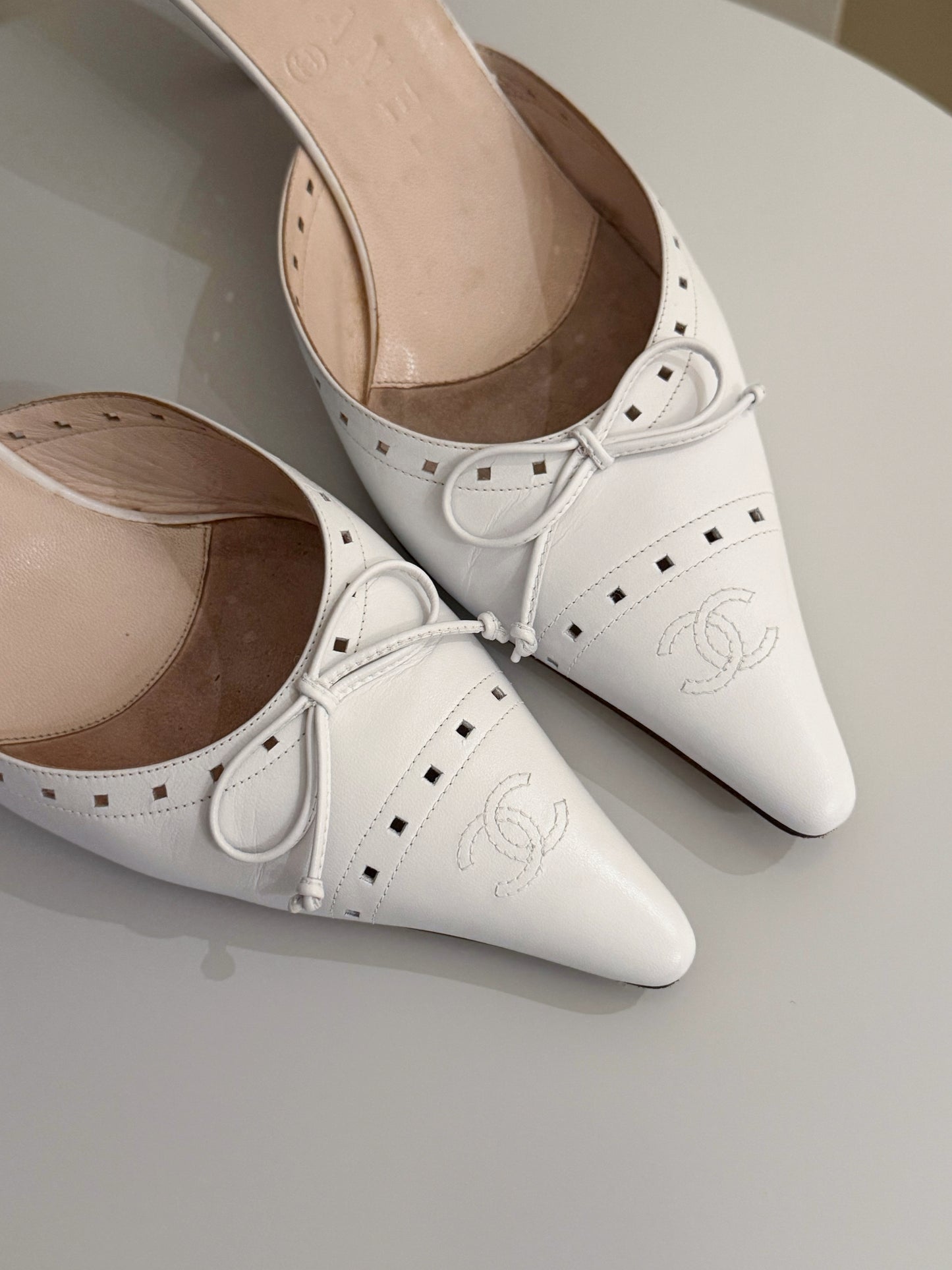 chanel 2000s White Leather Kitten Heel Mules with CC Logo