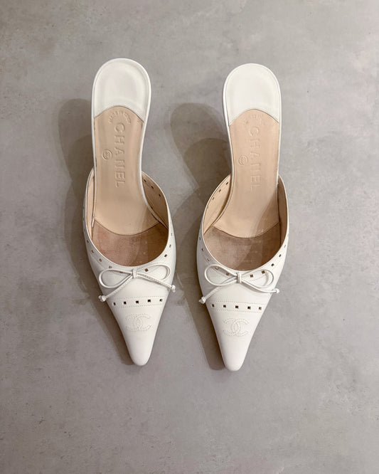 chanel 2000s White Leather Kitten Heel Mules with CC Logo