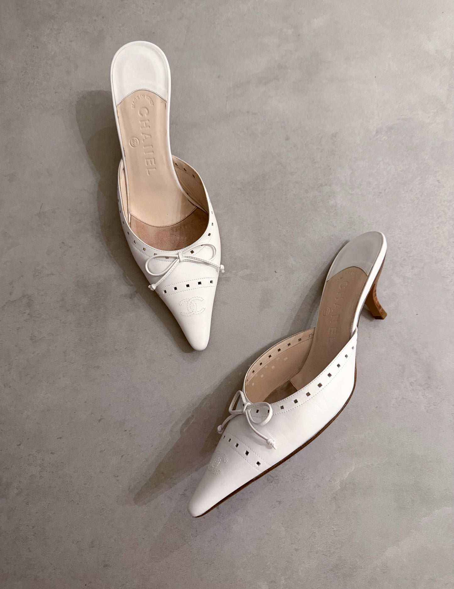chanel 2000s White Leather Kitten Heel Mules with CC Logo